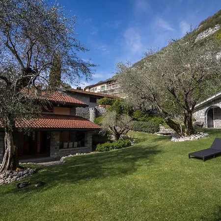 Anna Enchanting View On Isola Comacina Villa *