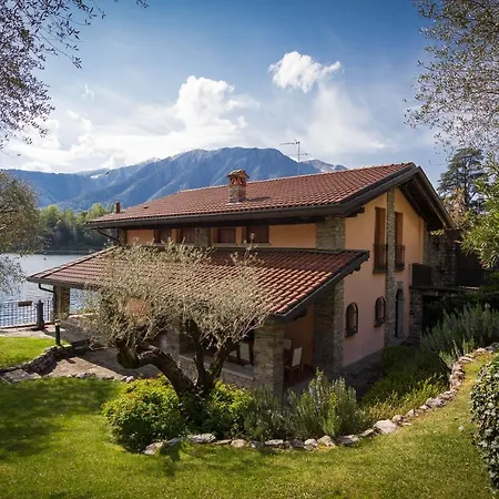 Anna Enchanting View On Isola Comacina Villa *