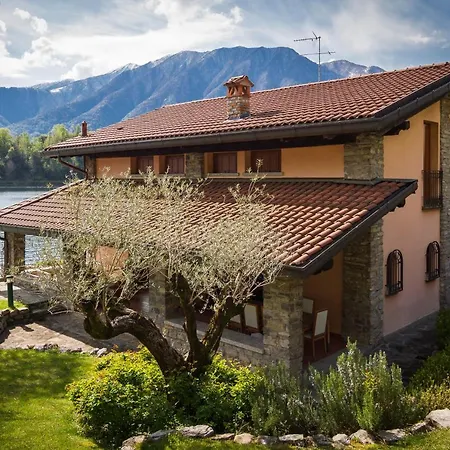 Anna Enchanting View On Isola Comacina *