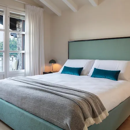 Anna Enchanting View On Isola Comacina *