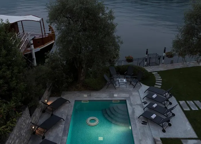 Anna Enchanting View On Isola Comacina Villa