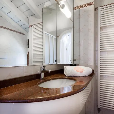 Anna Enchanting View On Isola Comacina Villa