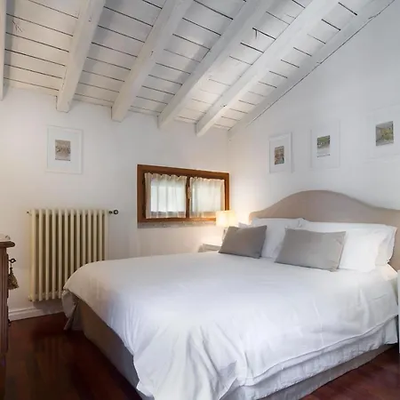 Anna Enchanting View On Isola Comacina *