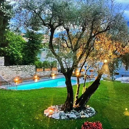 Anna Enchanting View On Isola Comacina Villa