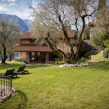 Anna Enchanting View On Isola Comacina Ossuccio